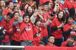 LOL赛事-比赛中心前锋暴发，独进全场进球