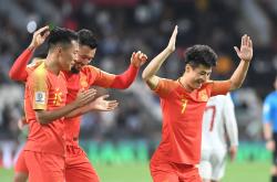 英雄联盟总决赛2025-国内足球联赛谁能夺得最后的胜利？