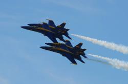 英雄联盟总决赛2025-竞技风暴的双重奏，英超争冠焦点战与掘金收割新疆队的跨域启示