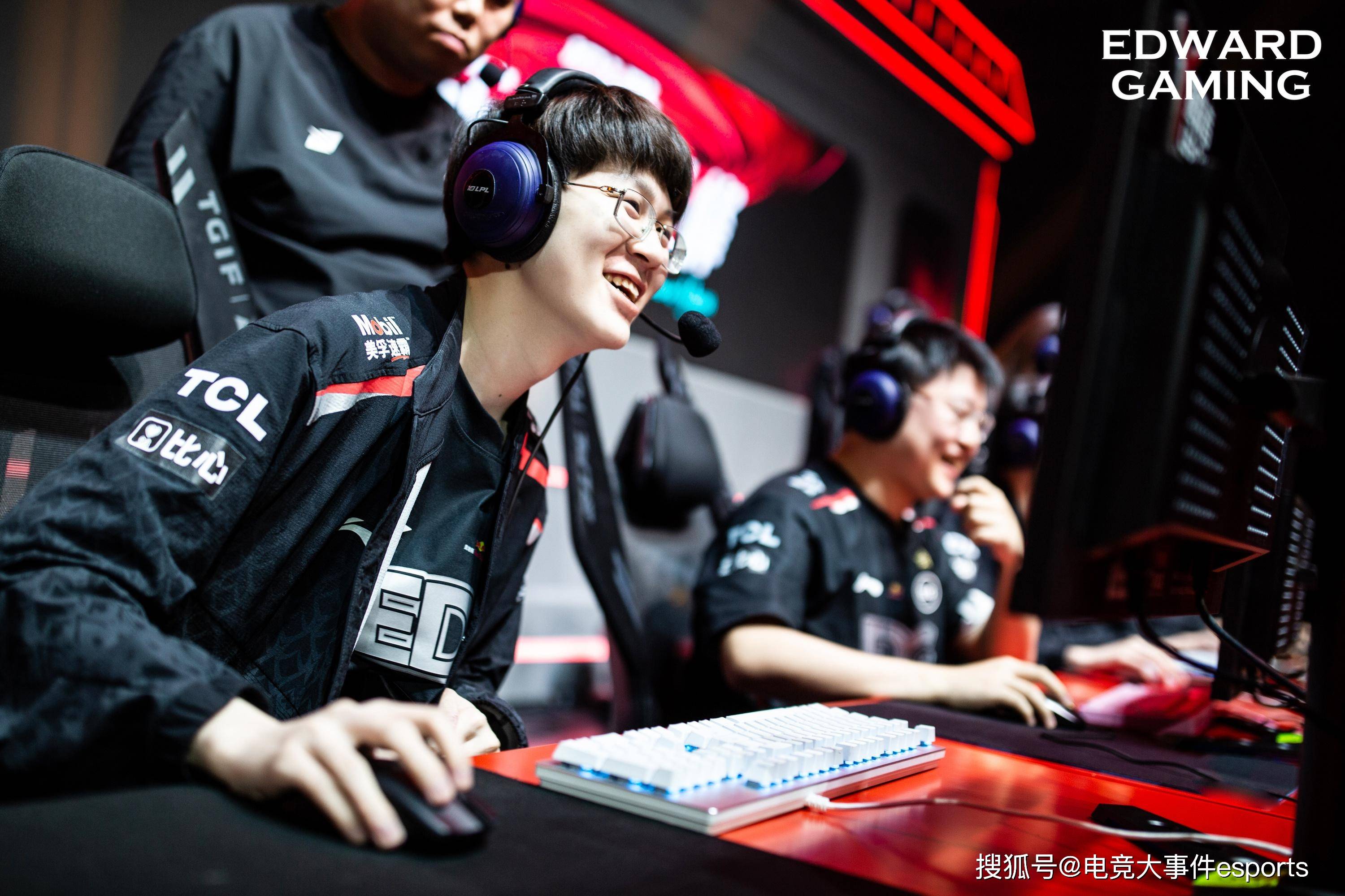 阿根廷血洗菲尼克斯太阳，勒布朗·詹姆斯绝境下完成绝杀鏖战多局八强赛，强势挺进下一轮的简单介绍