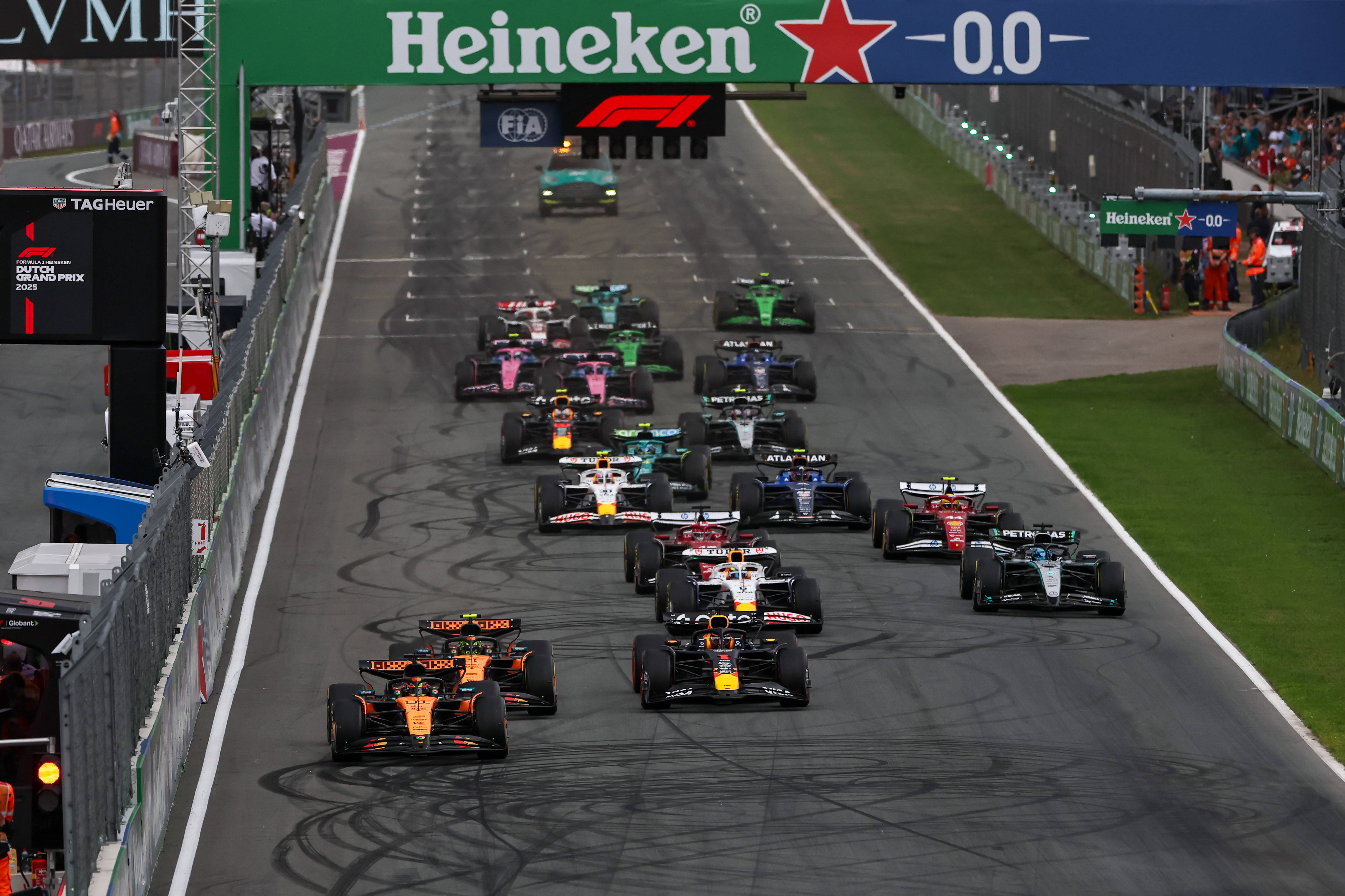 关于红牛二队逆转梅赛德斯，皮亚斯特里刷新纪录的信息