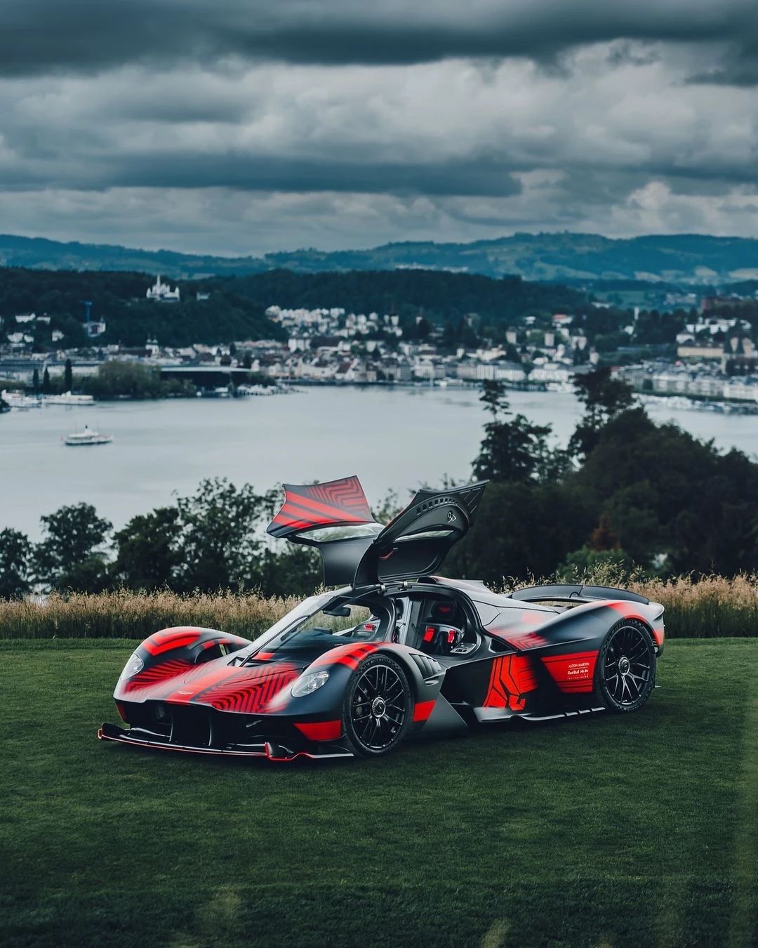 阿斯顿马丁力克梅赛德斯,汉密尔顿高光表现 阿斯顿马丁力克梅赛德斯,汉密尔顿高光表现