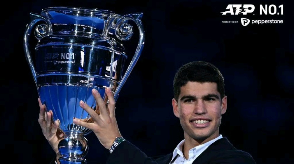 戴维斯杯翻盘拉沃尔杯,梅德韦杰夫统治全场 戴维斯杯翻盘拉沃尔杯,梅德韦杰夫统治全场