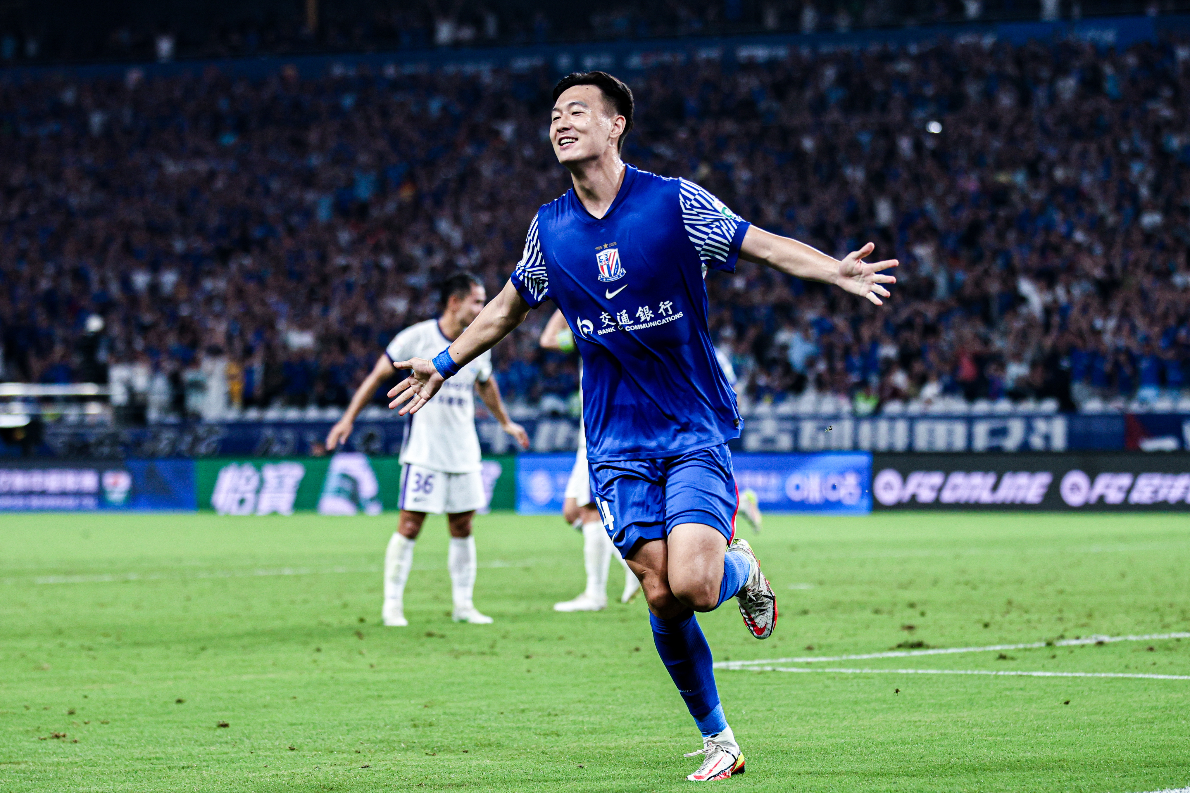 上海球队取得胜利，锁定下一轮比赛资格