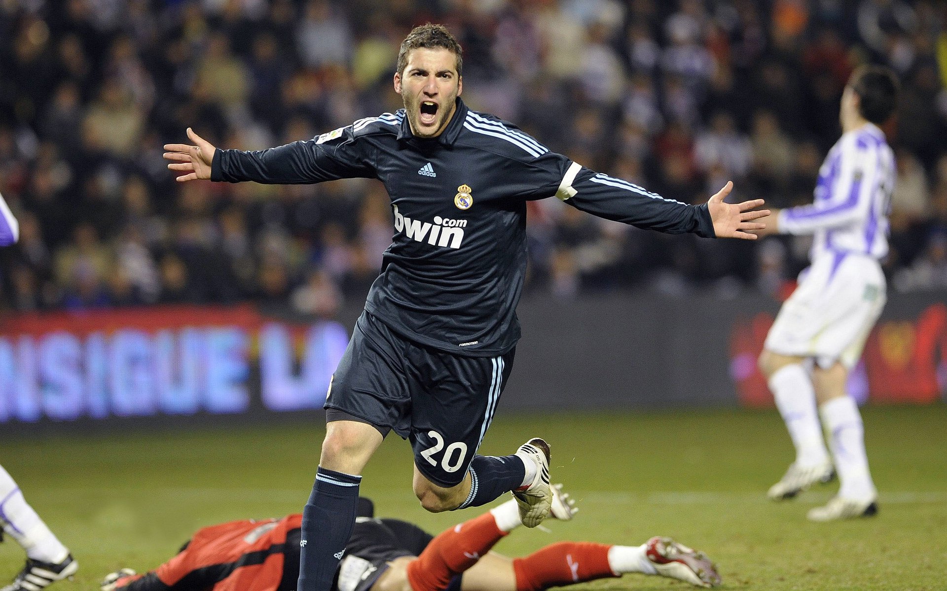 钢铁意志与黄金一代的碰撞，比利时绝境逆袭，终结德国战车欧冠神话